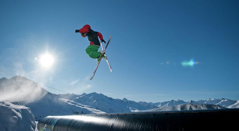 Land On The Kppl Mountain Chains カップル 部屋 写真